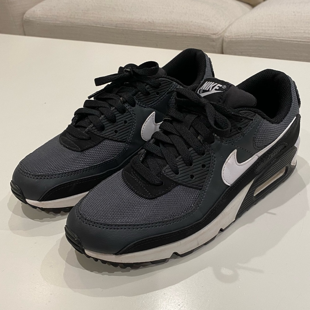NIKE Air Max 90, M 9.5, Black/Iron Grey/Dark Smoke Grey/White